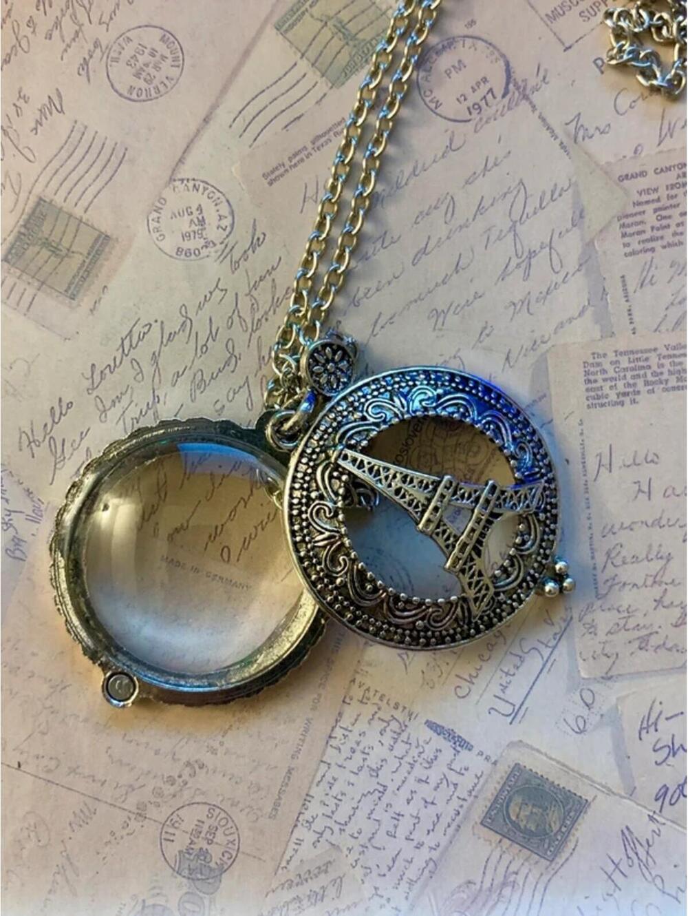 Real Magnifying glass Eiffel Tower necklace - Picture 2 of 3